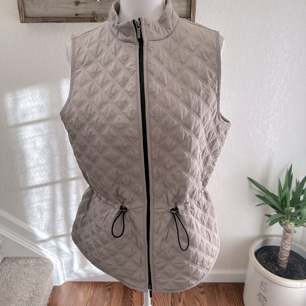 Lafayette 148 New York light beige tan quilted puffer‎ vest ladies size Large